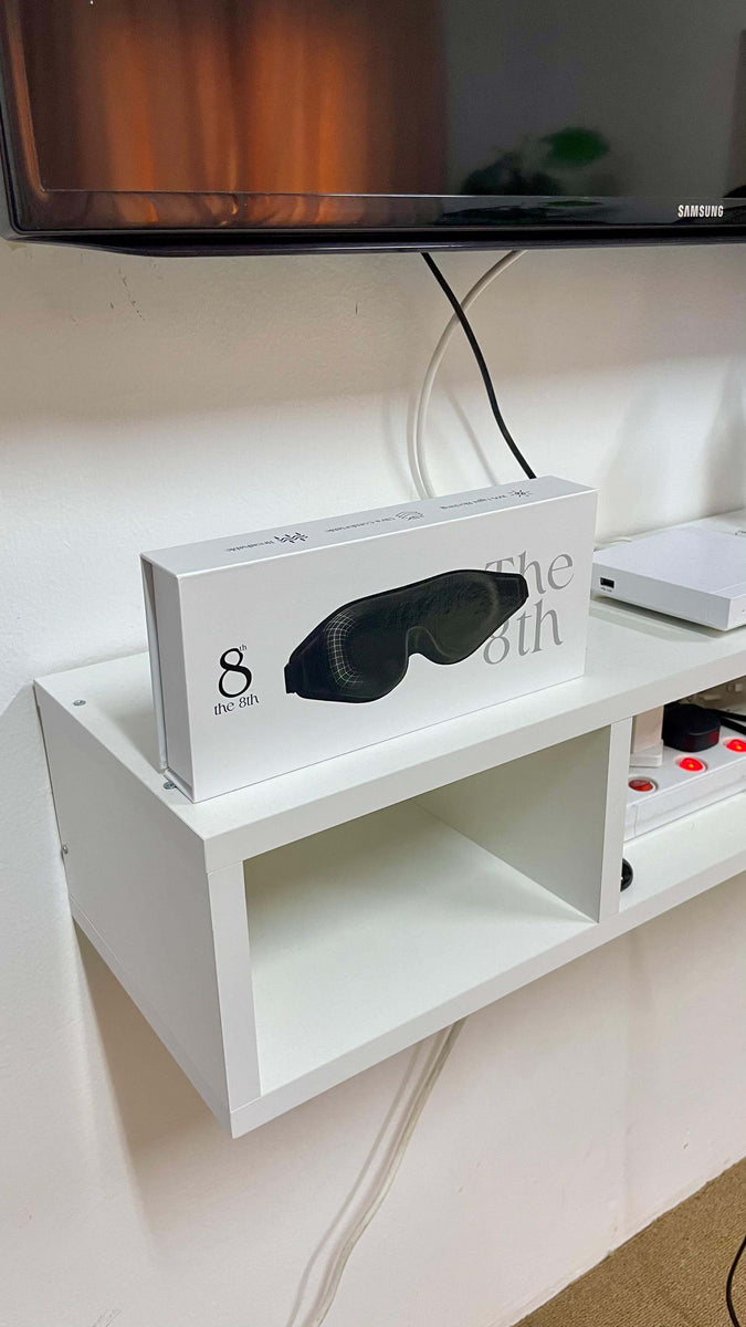 It completely blocks light and the eye space is very comfortable